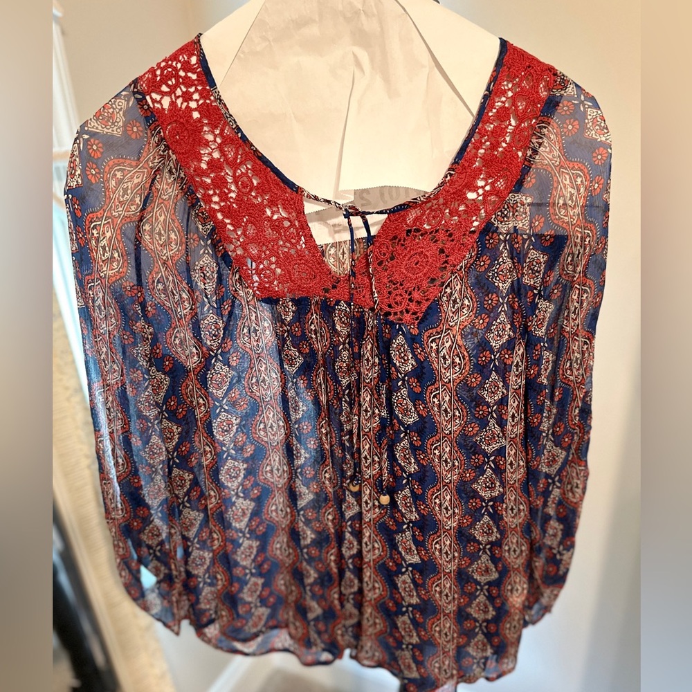 Lucky Brand Like New Blouse Sz Large. Red, white, blue. Ruched tie sleeves - Picture 1 of 5